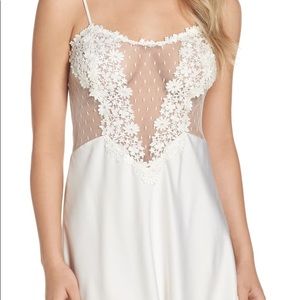 Flora Nikrooz Showstopper Chemise in White